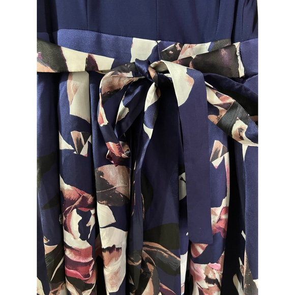 SLNY Floral Pleated High-Low Dress
SZ 14 - Picture 6 of 7